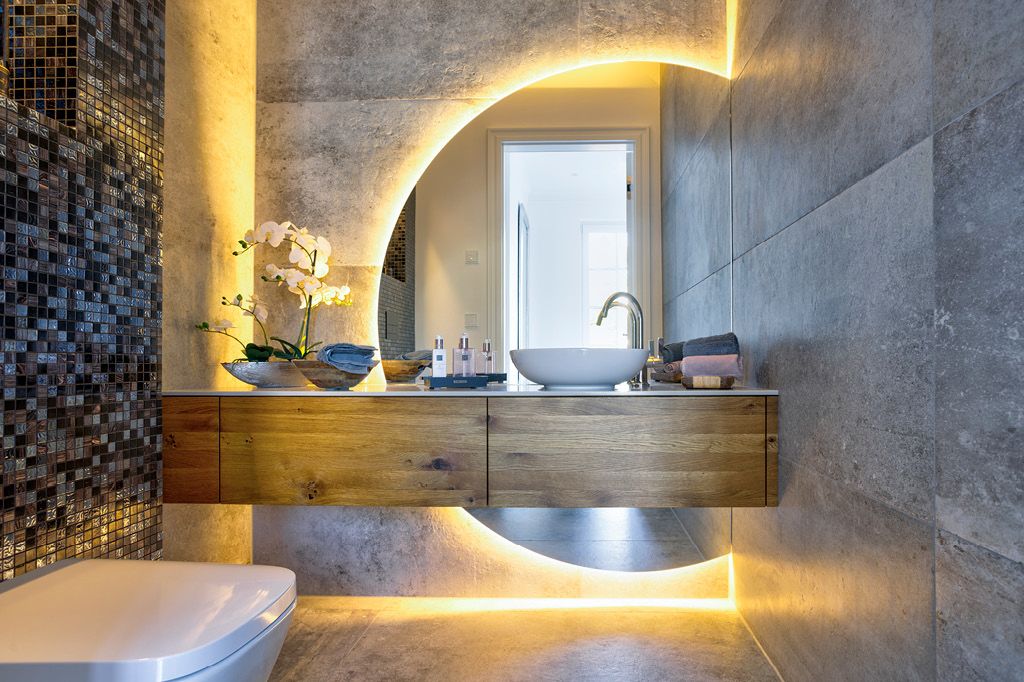 Hängender Waschtisch mit Schubladen aus Holz helles Holz Massivholz Badezimmer Badezimmermöbel Waschtischunterschrank Waschbeckenunterschrank auf Maß Möbeltischler