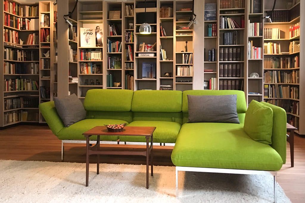 Bibliothek Bücherregal Stauraum Holz Eiche weiß geölt Eichenholz nach Maß vom Tischler aus Hamburg Wohnzimmer Wohnzimmerregal Wohnzimmermöbel Holzmöbel