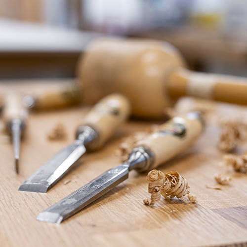 Serviceleistungen der Möbeltischlerei für Ihre Holzmöbel nach Maß Tischlerhandwerk Qualität handgefertigt Maßarbeit nach Kundenwunsch außergewöhliche Möbel Möbeltischler