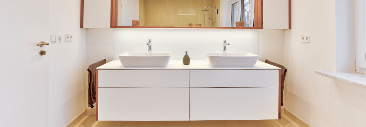 Möbeltischlerei innenleben Hamburg Badezimmer Badezimmermöbel Badmöbel Tischlerei Tischler Badezimmerschrank weiß Waschbeckenunterschrank Schubladen nach Maß maßgefertigt Waschtischunterschrank