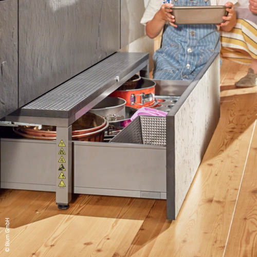 Sockelschublade | Maßanfertigung Einbauschrank / Einbauschränke auf Maß vom Möbeltischler in Hamburg - aus Massivholz, individuelles Design, Tischler Schreiner Tischlerei innenleben